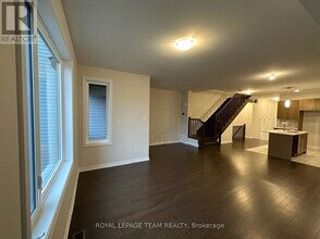 28 Atop Ln in Ottawa, ON - Building Photo - Building Photo