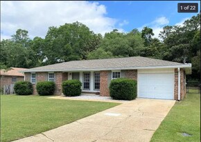 103 Dyer St in Niceville, FL - Building Photo