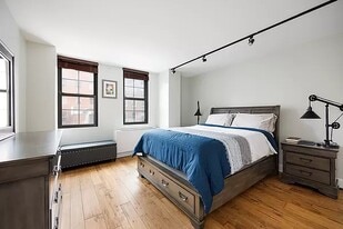 222 W 14th St in New York, NY - Building Photo