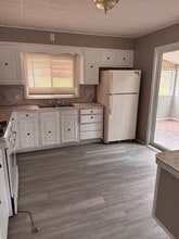 1047 Hamilton Ave in Farrell, PA - Building Photo - Building Photo