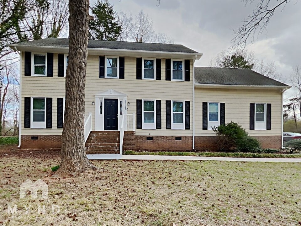 10024 Fireside Ln in Charlotte, NC - Building Photo