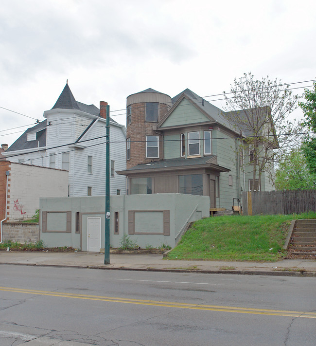 1141 N Main St in Dayton, OH - Foto de edificio - Building Photo