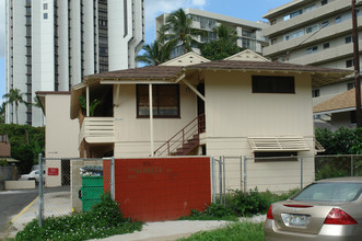 304 Ainakea Way in Honolulu, HI - Building Photo - Building Photo