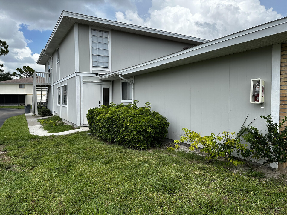 3340 New South Province Blvd, Unit 2 in Ft. Myers, FL - Building Photo