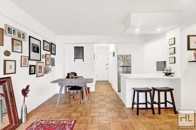 333 E 46th St in New York, NY - Building Photo - Building Photo