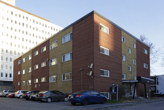 Dundas Apartments in Ottawa, ON - Building Photo - Building Photo