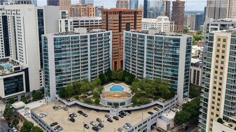 950 W Peachtree St NW in Atlanta, GA - Building Photo
