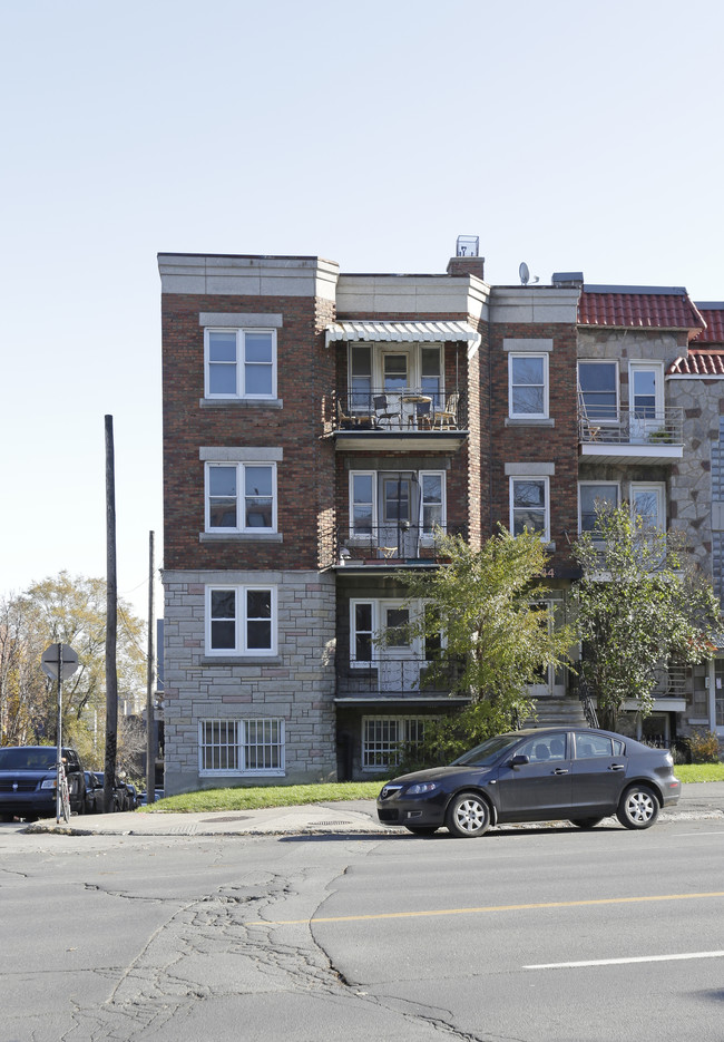 2244 Sherbrooke E in Montréal, QC - Building Photo - Building Photo