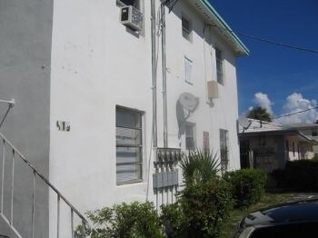 Princeton Apartments 22 units in West Palm Beach, FL - Foto de edificio - Building Photo