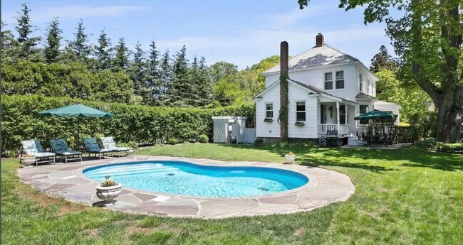37 Moses Ln in Southampton, NY - Foto de edificio - Building Photo