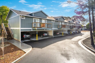 Westwood Garden Apartments in Arcata, CA - Foto de edificio - Building Photo