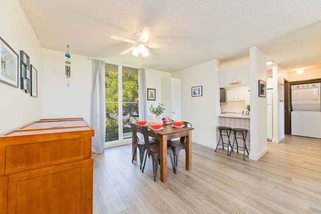 78-7030-7030 Ali‘i Dr, Unit Apt 405 in Kailua Kona, HI - Foto de edificio - Building Photo