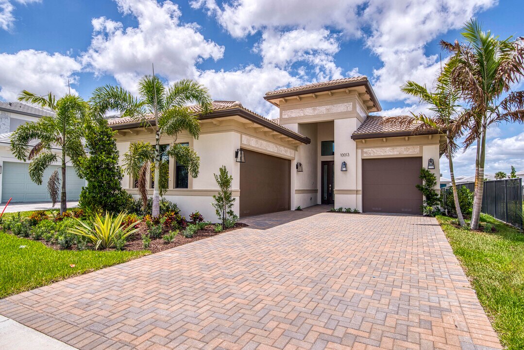 10013 Bird Watch Wy in Palm Beach Gardens, FL - Building Photo