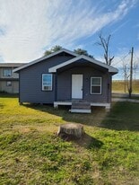 200 Holmes St in Lake Charles, LA - Building Photo