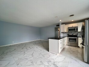 257 Dorchester K in West Palm Beach, FL - Foto de edificio - Building Photo