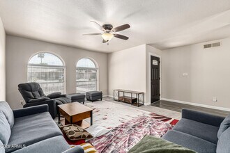 2502 E Malibu Dr in Tempe, AZ - Building Photo - Building Photo