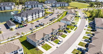 Crestview at Grove West Townhomes in Wesley Chapel, FL - Building Photo - Building Photo