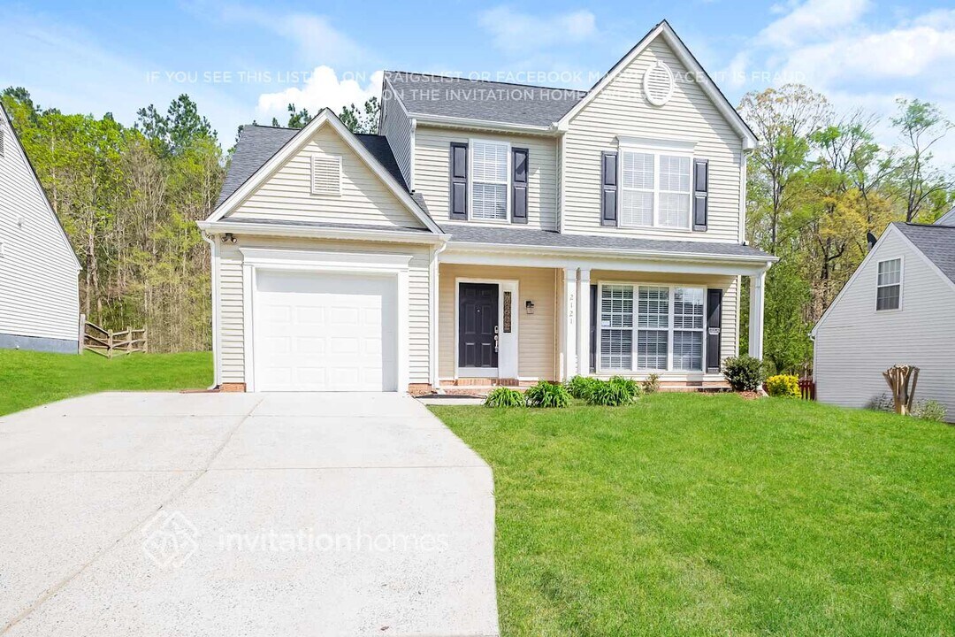 2121 Mallard Green Pl in Charlotte, NC - Building Photo