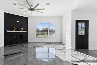 7619 Omaha Dr in Baytown, TX - Building Photo - Building Photo