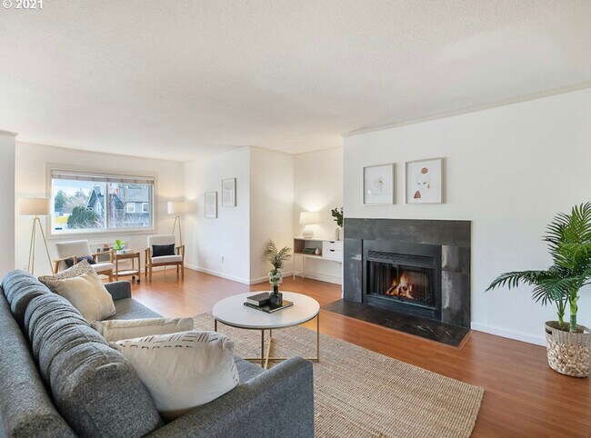 6600 SE Division St in Portland, OR - Foto de edificio - Building Photo