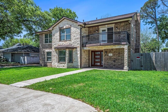 7711 Antoine Dr in Houston, TX - Building Photo - Building Photo