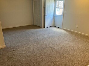 315 Elmwood Dr in Hudson, NH - Building Photo - Building Photo