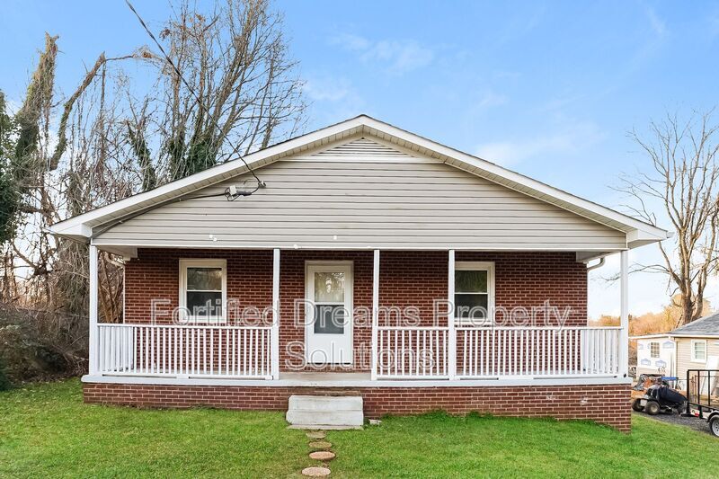 2008 Row St in Winston-Salem, NC - Building Photo