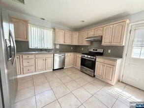 2436 3rd St in Fort Lee, NJ - Building Photo - Building Photo