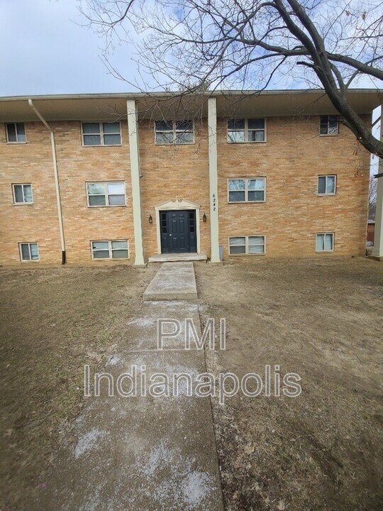 6238 Eastridge Dr in Indianapolis, IN - Building Photo