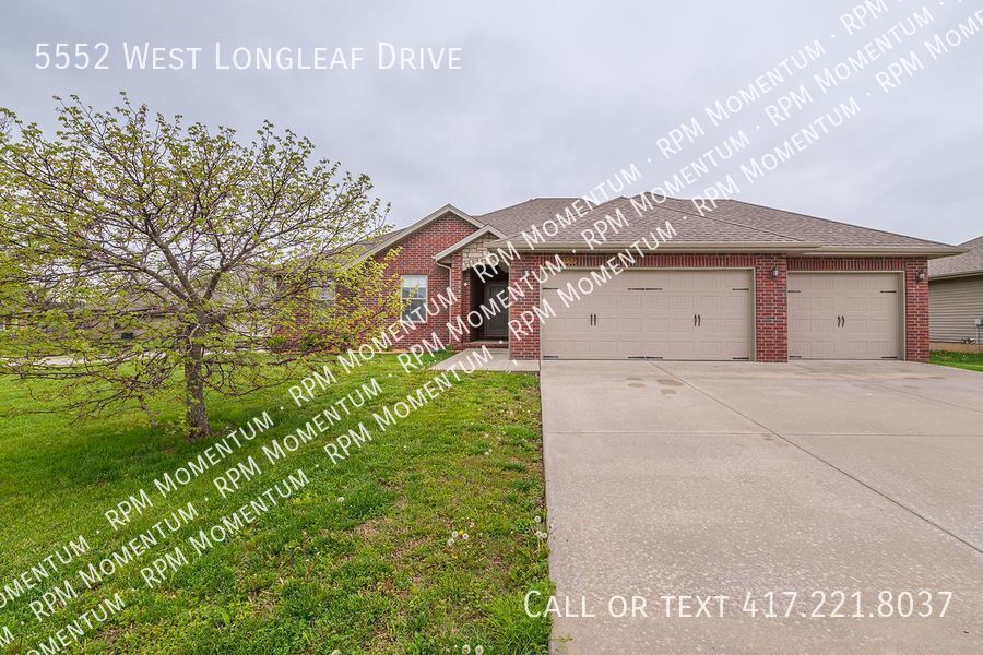 5552 W Longleaf Dr in Springfield, MO - Foto de edificio