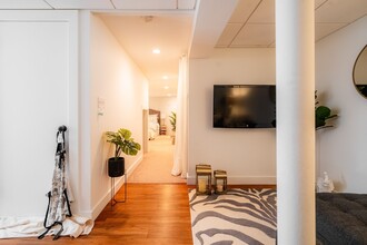 31 Mapleton St, Unit 1 in Boston, MA - Foto de edificio - Building Photo