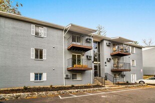 Pinecrest Apartments of Milford in Milford, OH - Building Photo