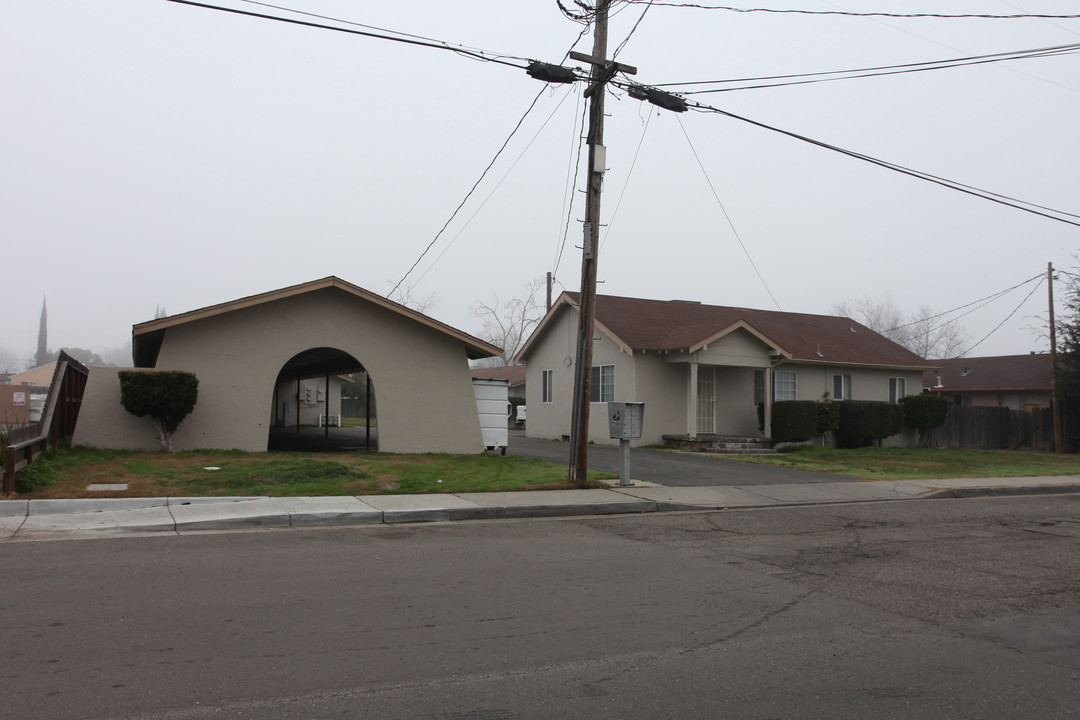 131 Clifford Ave in Turlock, CA - Building Photo