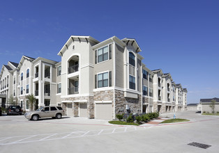 Lafayette Plaza in Houston, TX - Foto de edificio - Building Photo