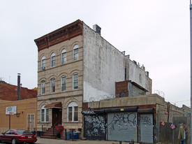 555 Hart St Apartments