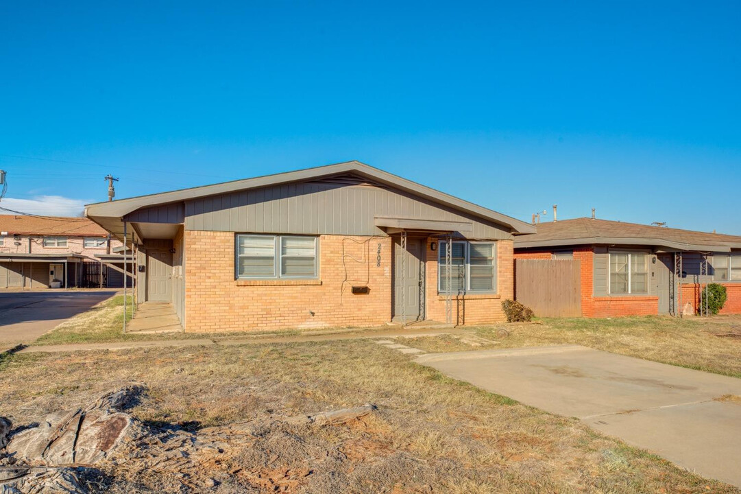 2412 46th St in Lubbock, TX - Building Photo