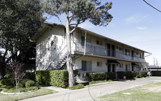 5711 Mccommas Blvd Apartments