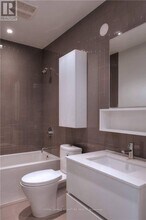 377 Madison Ave in Toronto, ON - Building Photo - Building Photo