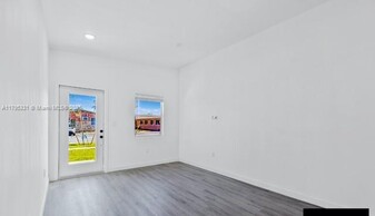 511 SW 1st Ave in Hallandale Beach, FL - Building Photo