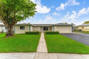 9454 Sterling Dr in Cutler Bay, FL - Building Photo