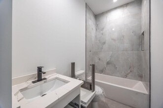 2920 W Belmont Ave in Chicago, IL - Building Photo - Building Photo