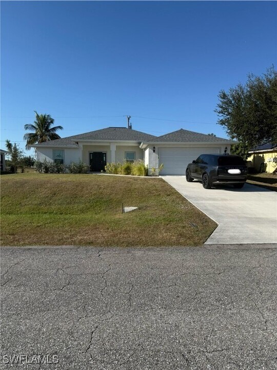 1218 NE 18th Pl in Cape Coral, FL - Building Photo