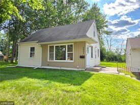 5607 Regent Ave N in Minneapolis, MN - Building Photo