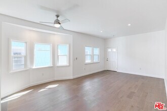 31 Breeze Ave in Los Angeles, CA - Building Photo - Building Photo
