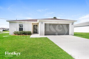 820 SW Thrift Ave in Port St. Lucie, FL - Building Photo