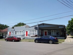 323 E Carson St in San Antonio, TX - Building Photo - Interior Photo