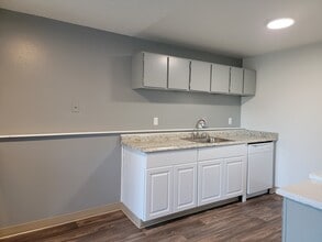 Narrows Ridge Apartments in Tacoma, WA - Building Photo - Building Photo