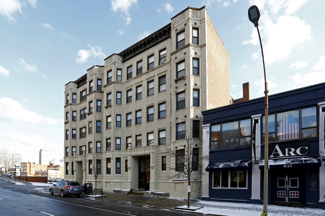 829 and 833 Beacon Street in Boston, MA - Foto de edificio