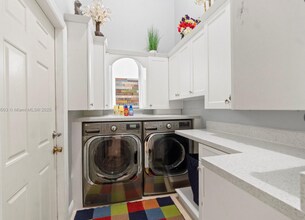 16601 SW 87th Ct in Palmetto Bay, FL - Building Photo - Building Photo