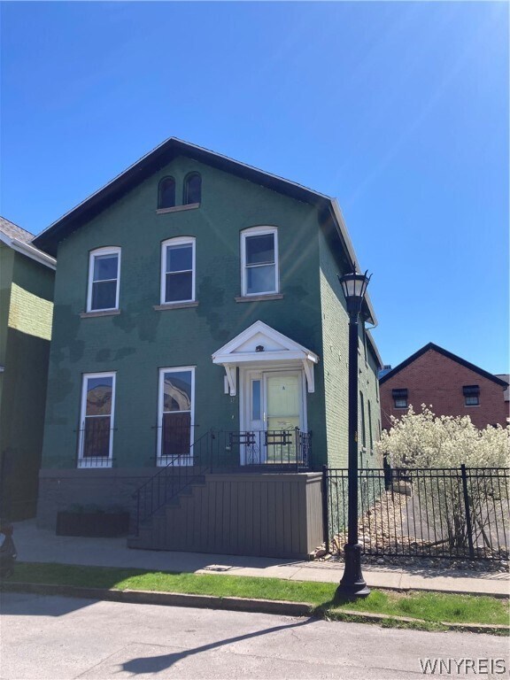 property at 32 Tracy St